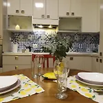 Lovely דירה